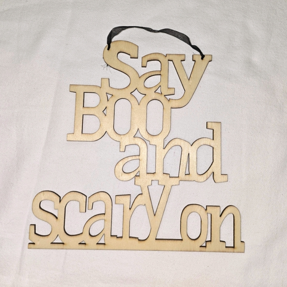 New Halloween Paintable Wood Plaque Hanging Door Wall Sign Say Boo and Scary On